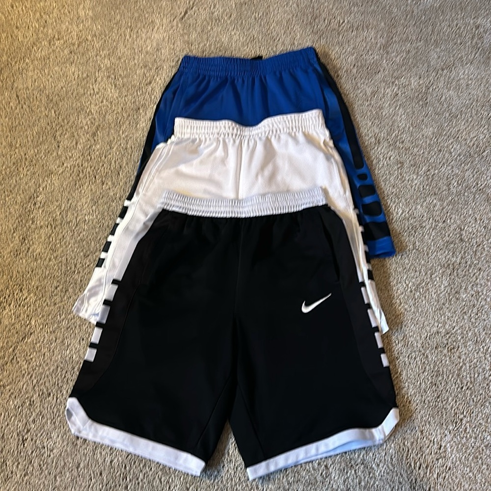 Nike Elite basketball short, size youth XL